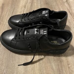 Valentino Garavani Rocktud Untitled Laces Up Sneakers